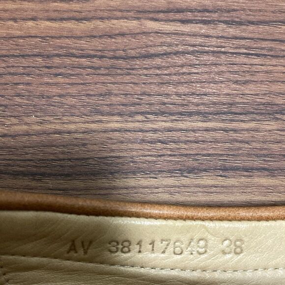 Velez Leather Slip On Driving Shoe in Classic Moccasin Style. Size 38. - Picture 8 of 8